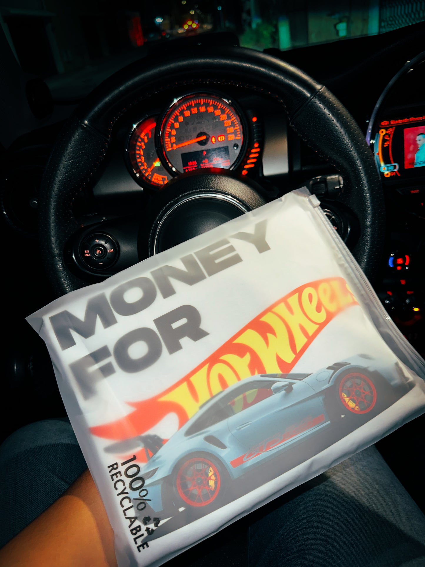 NEED MONEY FOR HOTWHEELS - ULTIMA PIEZA